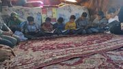 کتابداران اردبیل برای بچه‌های عشایر کتابخوانی می‌کنند
