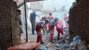 نجات کودک کاشمری از زیر آوار/رهاسازی ۲ نفر از شهروندان جان باخته توسط نیروهای هلال احمر