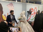 عروس و داماد اراکی رأی خود را به صندوق انداختند