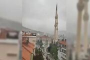 سقوط مناره مسجدی در ترکیه بر اثر طوفان + فیلم