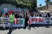تظاهرات همبستگی با مردم غزه در مقابل کنسولگری آمریکا در استانبول