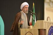 امام جمعه شیراز: باید دولت را در حل مسائل کشور یاری کنیم