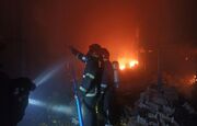 آتش‌نشانان آتش‌سوزی مهیب در یک مجتمع مسکونی در کرمان را مهار کردند