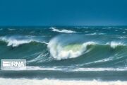 ارتفاع موج در تنگه هرمز و شرق خلیج‌فارس تا ۲۰۰ سانتی‌متر می‌رسد