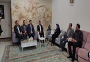 معاون وزیر کار با خانواده شهید اقبال وطن خواه دیدار کرد