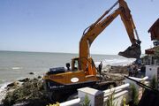 تخریب سازه‌های غیرمجاز و آزادسازی سواحل در شهرستان نور