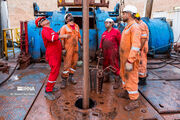 قرارداد حفاری ۲۴ حلقه چاه طرح افزایش تولید نفت به ارزش ۳۵۰ میلیون دلار امضا شد