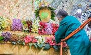 اهدا گل به آستان مقدس رضوی توسط گلکاران پاکدشتی + فیلم