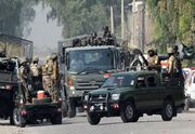دو نظامی پاکستان و ۵ تروریست در پیشاور کشته شدند