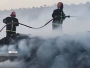 عملیات مهار آتش در مراتع اطراف ایلام منجر به جراحت شدید یک آتش نشان شد