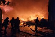 آتش‌سوزی در انبار ضایعات یک ساختمان مسکونی در کرمانشاه مهار شد + فیلم