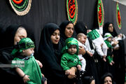 مادران به عشق حضرت علی اصغر در حرم عبدالعظیم کودکان خود را به آغوش کشیدند