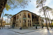 ساعت بازدید از بناهای تاریخی اصفهان به دلیل گرمای هوا، افزایش می‌یابد