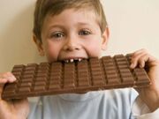 اثر منفی مصرف آبنبات و شکلات بر رشد کودکان