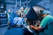 انجام اولین جراحی رباتیک جهان از فاصله ۸۰۰۰ کیلومتری