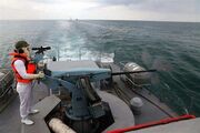 تمیرین تیراندازی شناورها به سمت اهداف دریایی