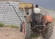 تخریب ساخت‌وساز غیرمجاز در اراضی کشاورزی شهرستان چادگان