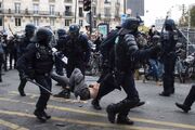 فیلم/ ورود پلیس ضد شورش برای متفرق کردن دانشجویان در پاریس