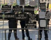 فیلم/ تجمع اعتراضی دانشجویان پشت درهای بسته موزه بروکلین