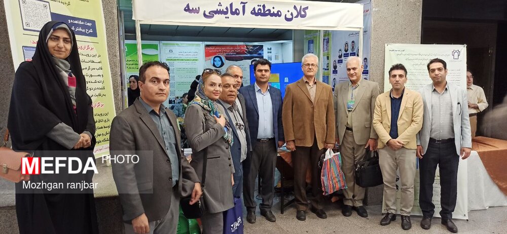 بازدید رئیس دانشگاه علوم پزشکی کردستان از غرفه دانشگاه و دانشگاه های کلان منطقه ۳