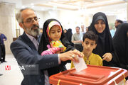 گزارش تصویری/ استقرار صندوق سیار اخذ رای در حاشیه دوره «همراه باحکیمان۳» در مشهد