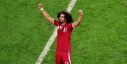لحظه بالا بردن جام قهرمانی آسیا توسط کاپیتان قطر به سبک مسی