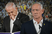 نتانیاهو از گانتس خواست تا کابینه را ترک نکند