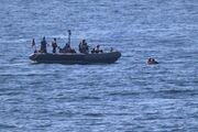 واژگون شدن یک نفتکش در آب‌های عمان | ۱۶ خدمه مفقود شده اند