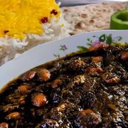 نحوه عجیب سرو غذای سنتی ایران در خارج از کشور / عصبانیت مردم ایران + فیلم