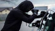 سرقت خودرو با قیچی آرایشی زنانه زیر ۱۰ ثانیه