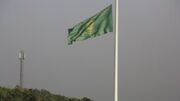 اهتزاز بزرگ‌ترین پرچم رضوی در تهران
