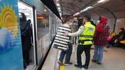 دستگیری دست‌فروش کلاهبردار در متروی تهران