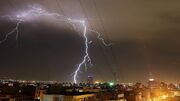 فیلمی از لحظه وقوع رعد و برق در آسمان بهاباد
