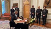 ادای احترام سفرا و دیپلمات‌های خارجی به شهادت رئیس جمهور و همراهان در سفارت ایران در انگلیس