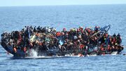 ۱۵ کشته و ۱۵۰ مفقود در پی واژگونی قایق پناهجویان در نزدیکی موریتانی
۱۵ کشته و ۱۵۰ مفقود در پی واژگونی قایق پناهجویان در نزدیکی موریتانی