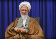 آیت‌الله جوادی آملی در قم بر پیکر رهبر شهید نماز می‌خواند