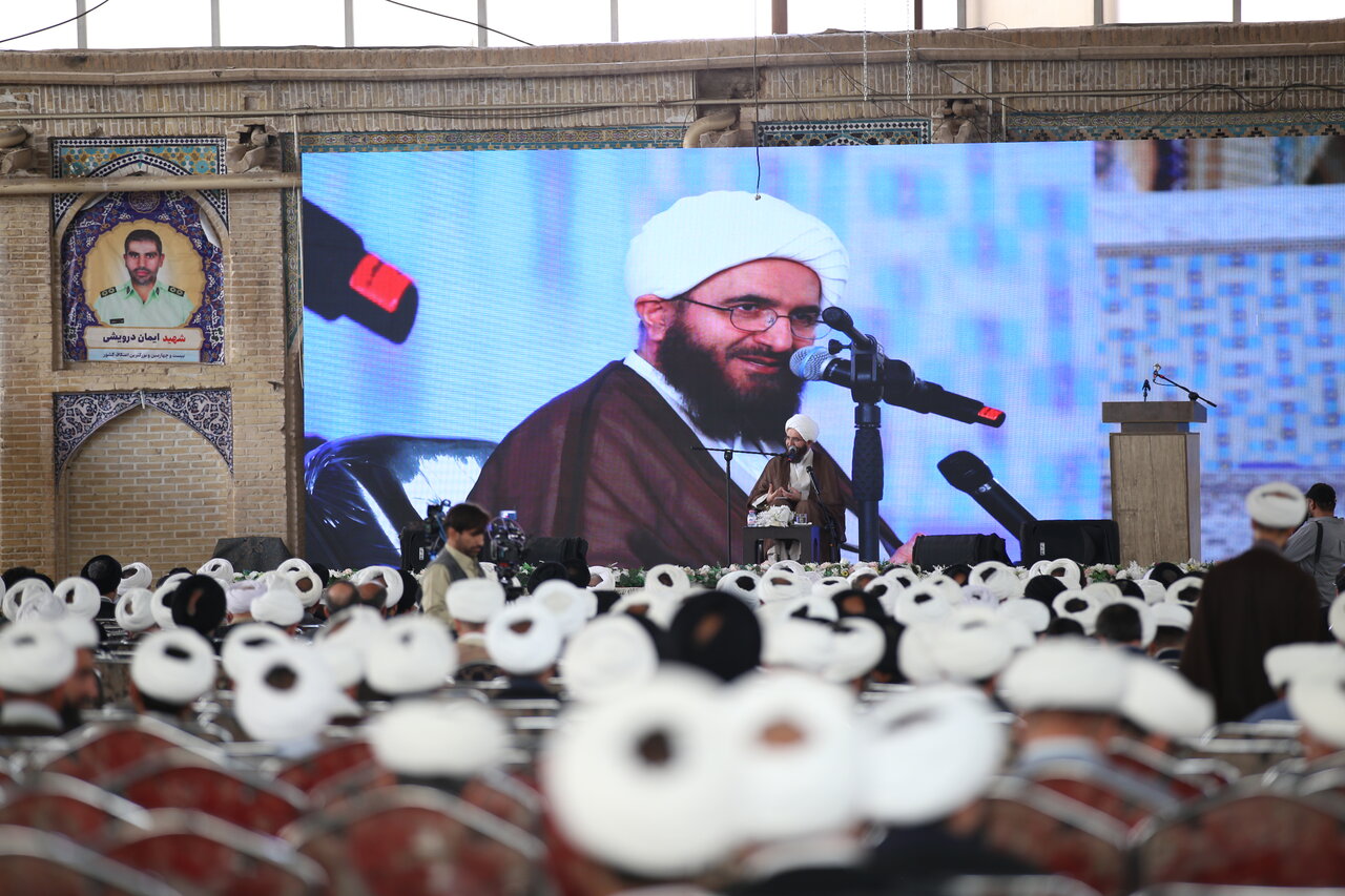 مسجد نباید به نمازخانهای صرف تقلیل یابد