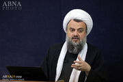 پیام تسلیت آیت‌الله هادوی تهرانی به مناسبت درگذشت دکتر ایرج توتونچیان