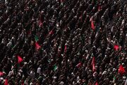ژاپن تایمز: مردم ایران با پرچم‌های سرخ در مصلی حاضر شده‌اند