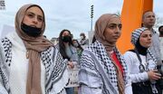 شورای مسلمانان کانادا محکوم کرد: برداشتن شال فلسطینی، مصداق نژادپرستی است - شبکه العالم