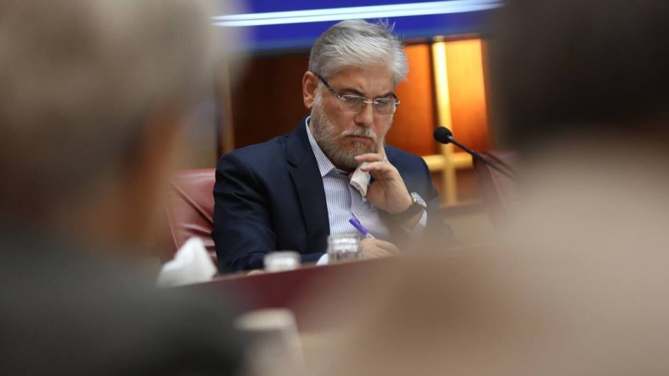 سیمایی: معیشت اساتید، کلید تحقق دانشگاه «نشاط و امید» است