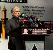 سیمایی در مراسم ظهر عاشورا استانبول: روز عاشورا روز نبرد دو فرهنگ است