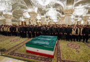 اقامه نماز بر پیکر مطهر رهبر شهید امت در حرم مطهر حضرت علی(ع)