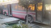 حرکت ناگهانی اتوبوس متوقف‌شده در خیابان ولیعصر؛ برخورد با ۵ موتورسیکلت و ۲ خودرو/ ۶ نفر مصدوم شدند