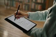 شکست انحصار تجهیزات ۴ هزار دلاری نابینایان با فناوری بومی/ جزئیات اهدای تبلت‌های هوشمند بنیاد علوی به دانشجویان توان‌خواه