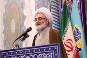 تعجب می‌کنم از برخی افراد نابخرد در داخل که هنوز می‌گویند با آمریکا بسازید!