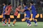 دستبوسی مربی پرسپولیس،سلام نظامی معنادار و کنایه هواداران استقلال به مسئولان فدراسیون/تختی خرم آباد شبیه به ورزشگاه های برزیل!