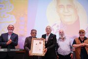 ‌نشان درجه یک هنری به مجید مظفری اعطا شد؛ از استقبال ۵۵ ساله تا درخواست ساختمانی برای هنرمندان سالمند