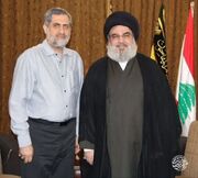 پرچم‌گردانی خانواده سردار شهید سرلشکر ایزدی در پویش پرچم‌دار ایران