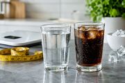 آب یا نوشیدنی رژیمی، کدام‌یک به حفظ وزن کمک می‌کند